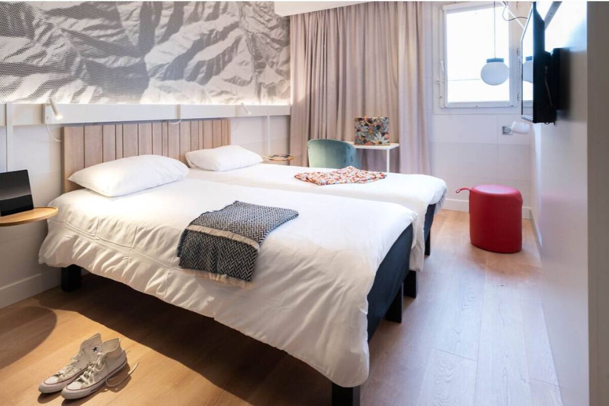 in-room safe, individually decorated, individually furnished, desk