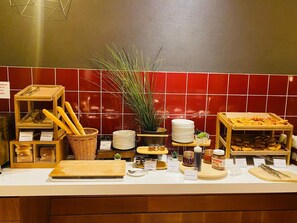Daily buffet breakfast for a fee - Novotel Bristol Centre (Bristol)