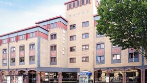 A hotel with a modern design, featuring multiple floors and a prominent 'HOTEL' sign. - Novotel Bristol Centre (Bristol)