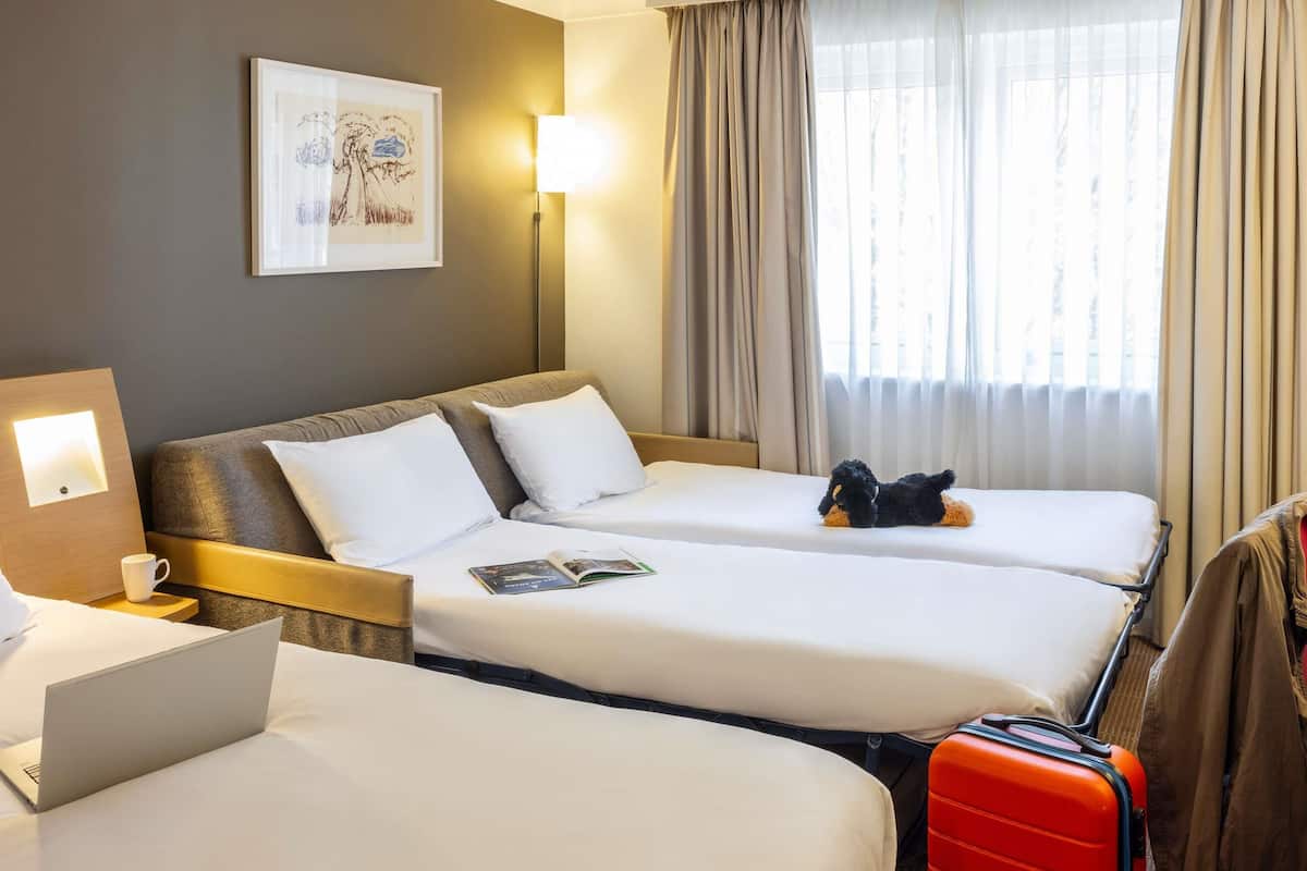 superior room, 1 queen bed with sofa bed | hypo-allergenic bedding, pillow-top beds, in-room safe, desk