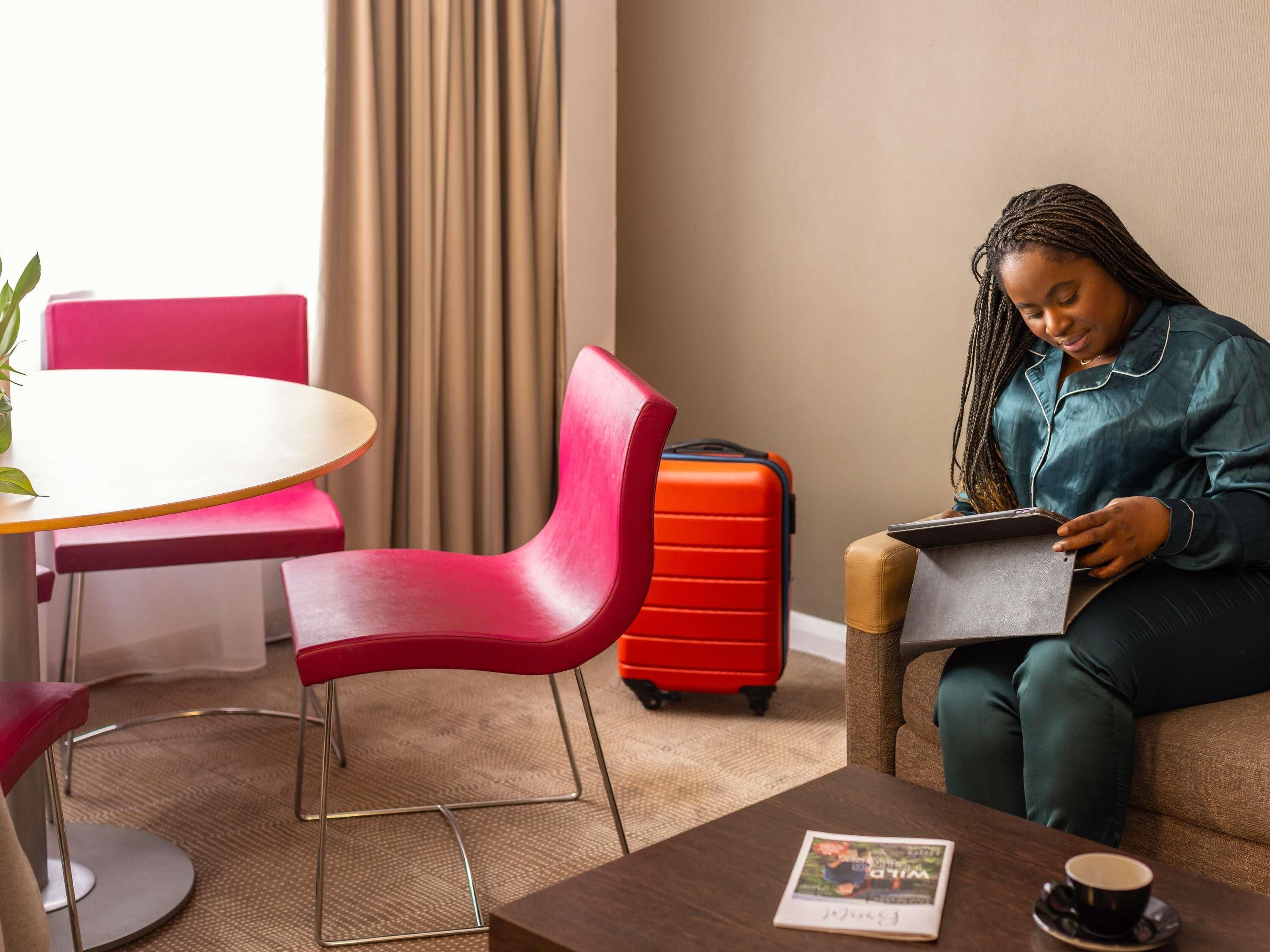 Suite, 1 King Bed with Sofa bed | Hypo-allergenic bedding, pillowtop beds, in-room safe, desk