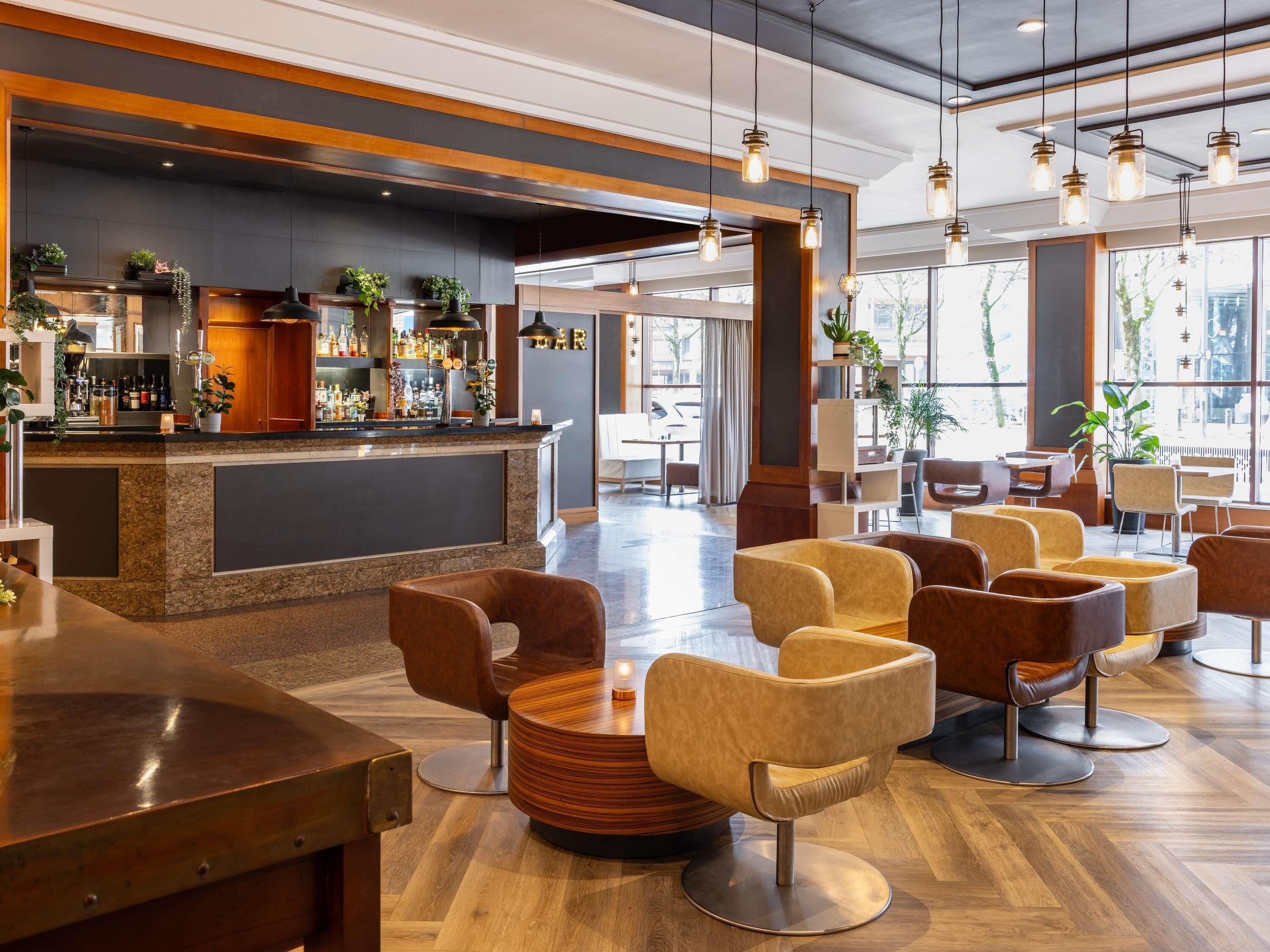 Cocktail bar
