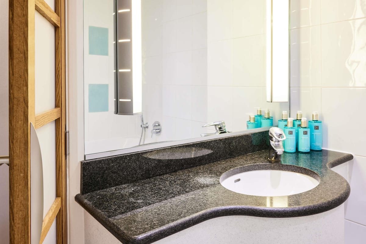 hypo-allergenic bedding, pillow-top beds, in-room safe, desk