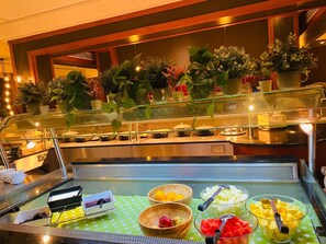 Daily buffet breakfast for a fee