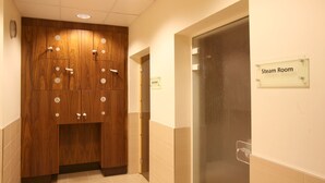 A hallway with a wooden locker area and a door labeled "Steam Room". - Novotel Bristol Centre (Bristol)