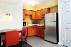 Full-sized fridge, microwave, coffee/tea maker, cookware/dishes/utensils