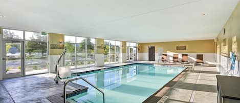 Utendørsbasseng, bassengtelt (inkludert) og bassengparasoller