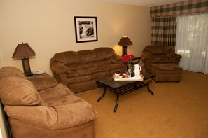 Standard King Room | Wohnzimmer