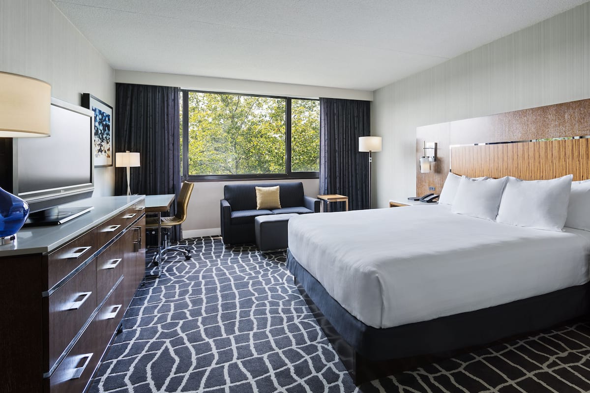 In-room safe, desk, iron/ironing board, cribs/infant beds