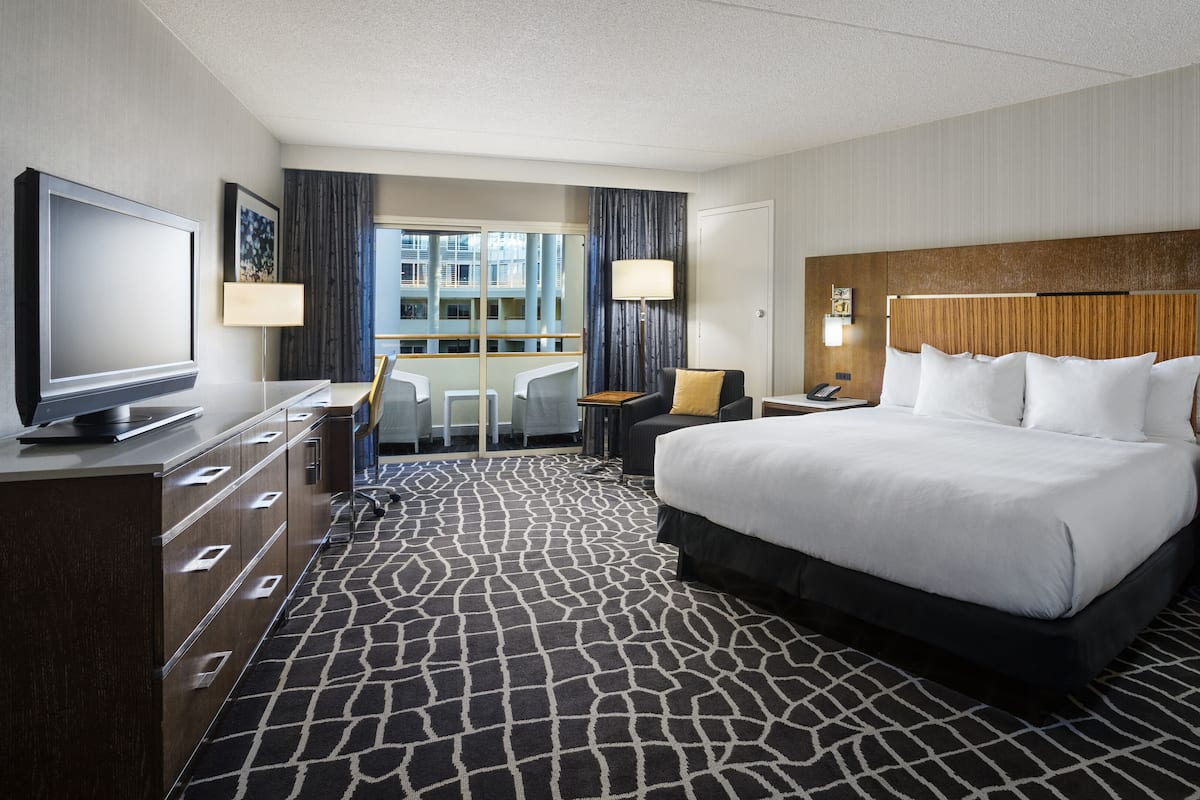In-room safe, desk, iron/ironing board, cribs/infant beds