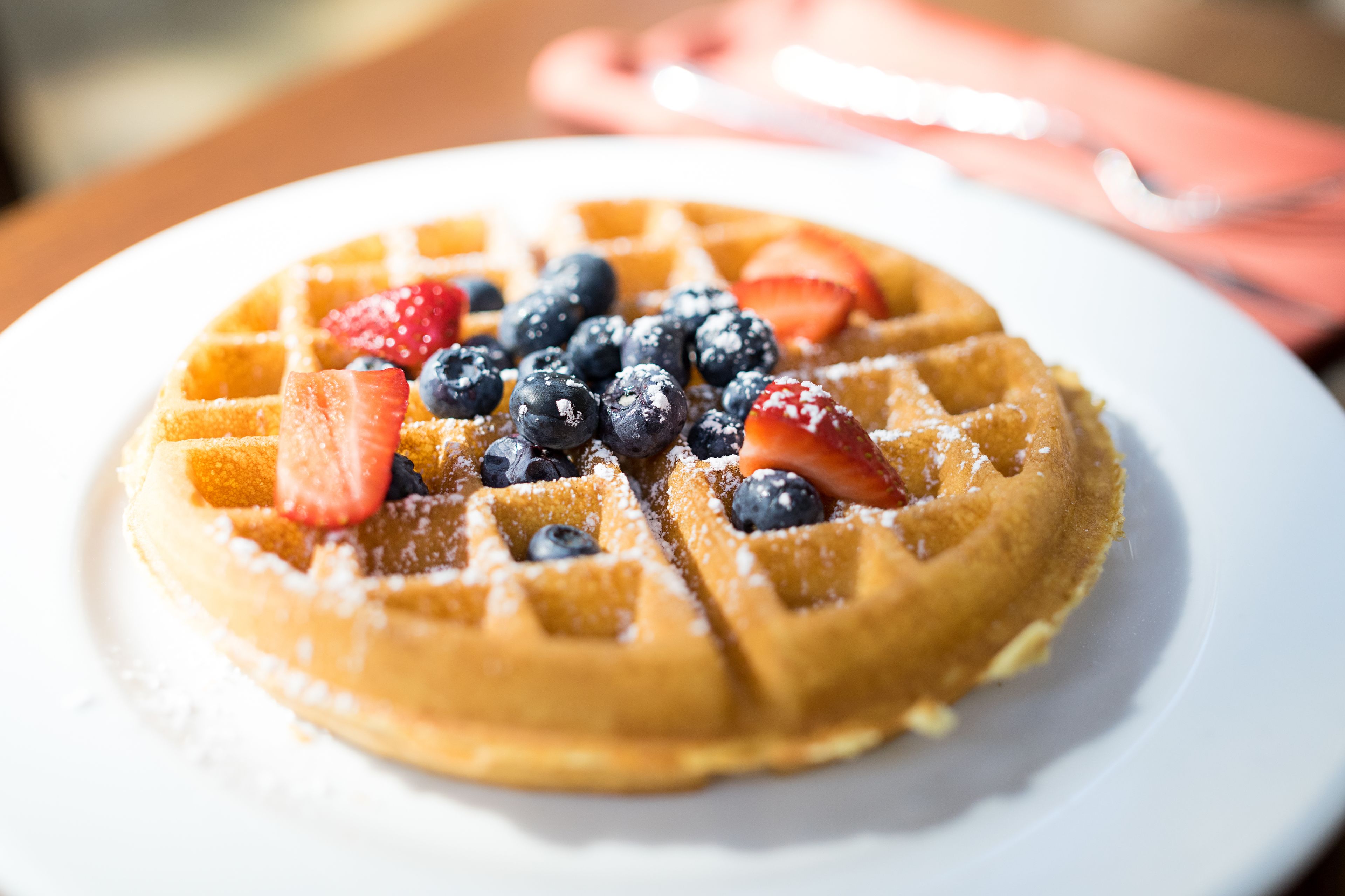 每日供应自助式早餐（每人 USD 21）