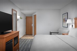 Habitación, 1 cama King size, para no fumadores | Área de sala de estar | Televisión LCD de 43 pulgadas con canales vía satélite y televisión 