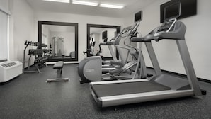 A gym with treadmills, elliptical machines, and weight benches. - Hampton Inn Pittsburgh/Greentree (Pittsburgh)