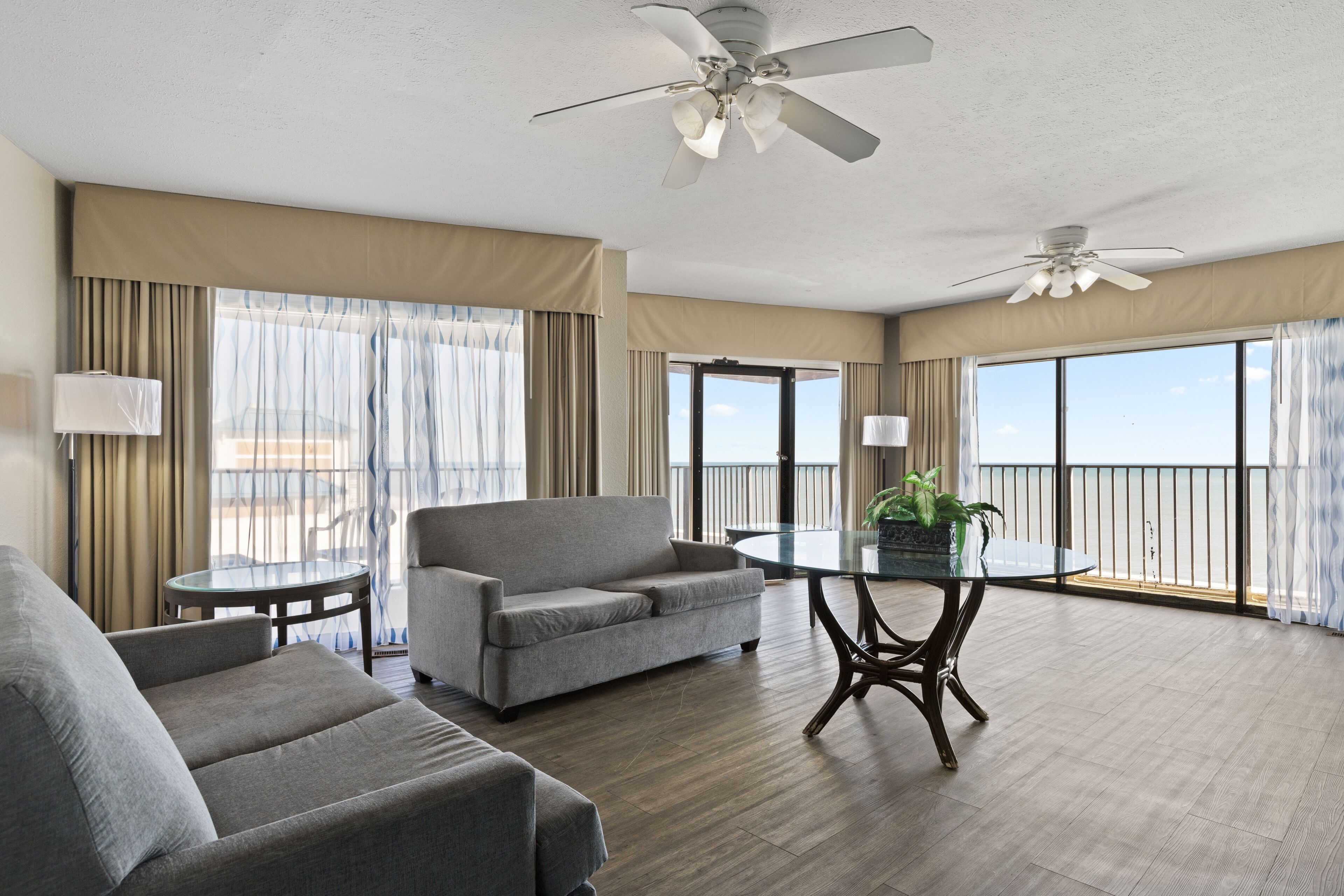 Photo - Ocean Crest Inn and Suites