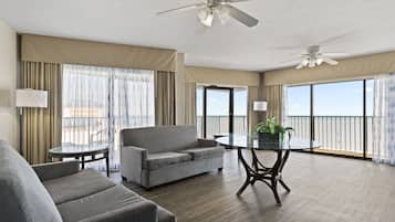 Attico | Area soggiorno | TV a schermo piatto 37 pollici con canali via cavo, TV