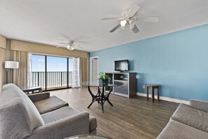 بنتهاوس | مكتب وستائر تعتيم وواي فاي مجانًا وملاءات أسرّة