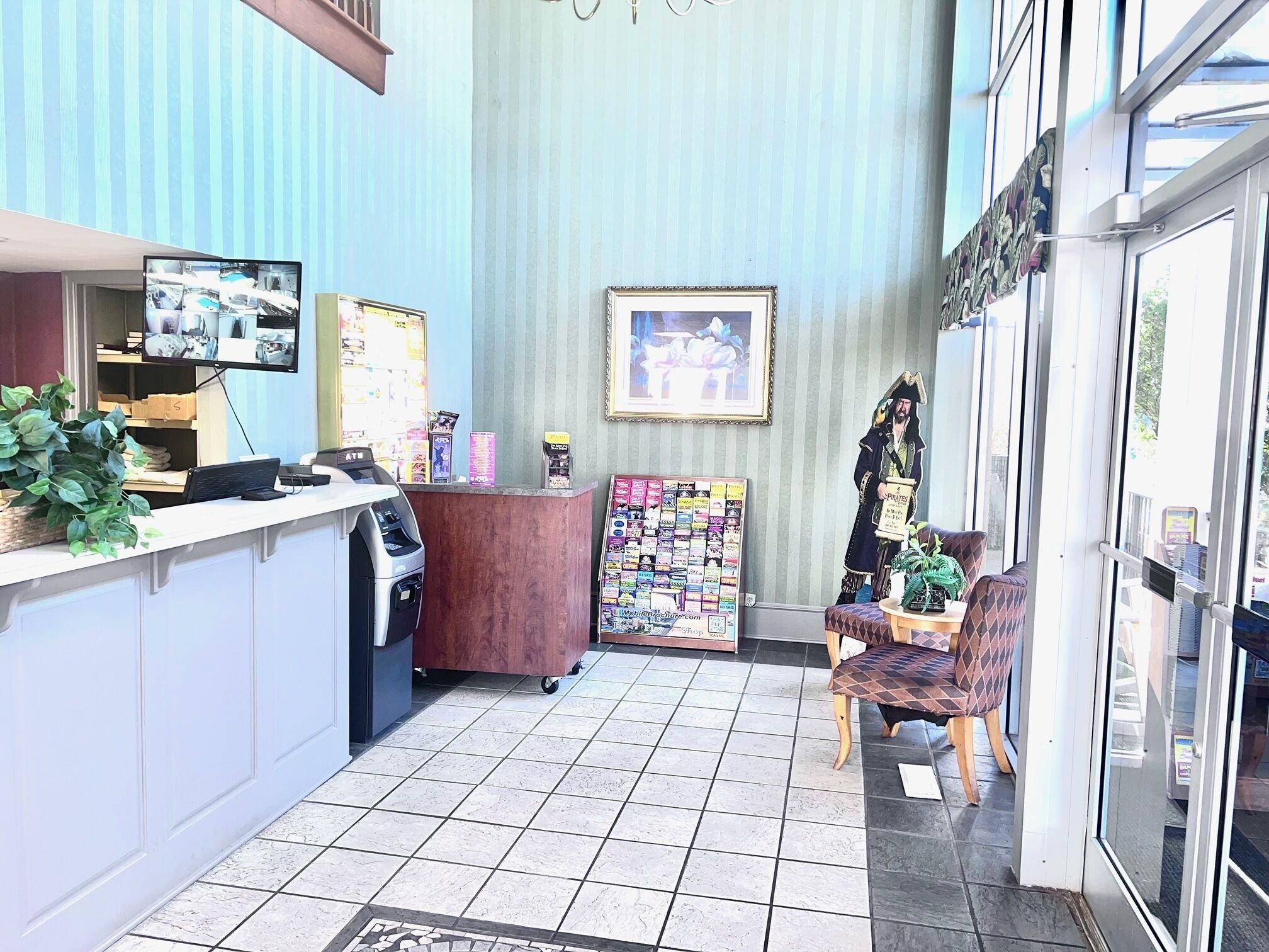 Photo - Ocean Crest Inn and Suites