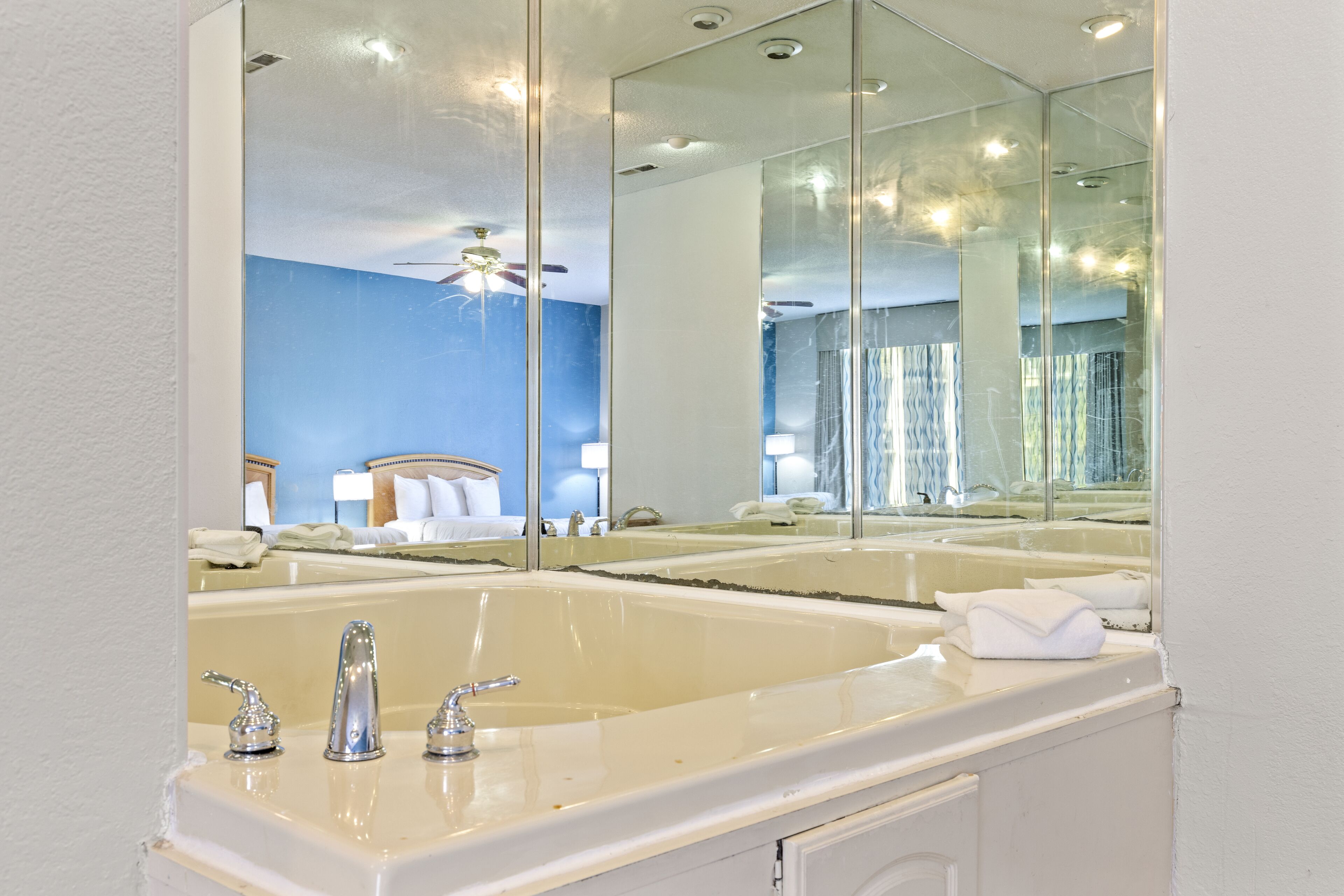 Photo - Ocean Crest Inn and Suites