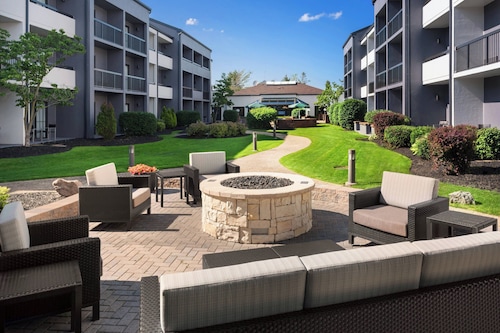 Courtyard Syracuse Carrier Circle