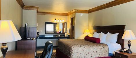 Standaard kamer, 1 kingsize bed | Een bureau, een strijkplank/strijkijzer, gratis wifi, beddengoed