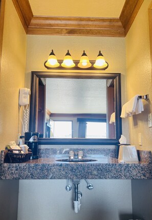 Standard Room, 2 Double Beds | Bathroom