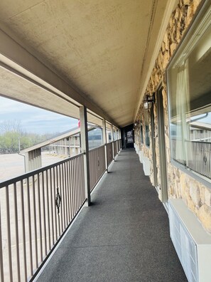 Exterior - Cattle Country Lodge (Stroud)