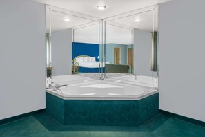 Deluxe Studio Suite, 1 King Bed, Non Smoking | Desk, iron/ironing board, free cots/infant beds, free WiFi