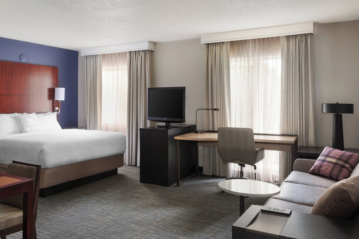 In-room safe, desk, laptop workspace, iron/ironing board