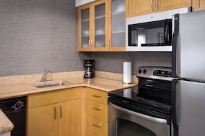 In-room safe, desk, laptop workspace, iron/ironing board