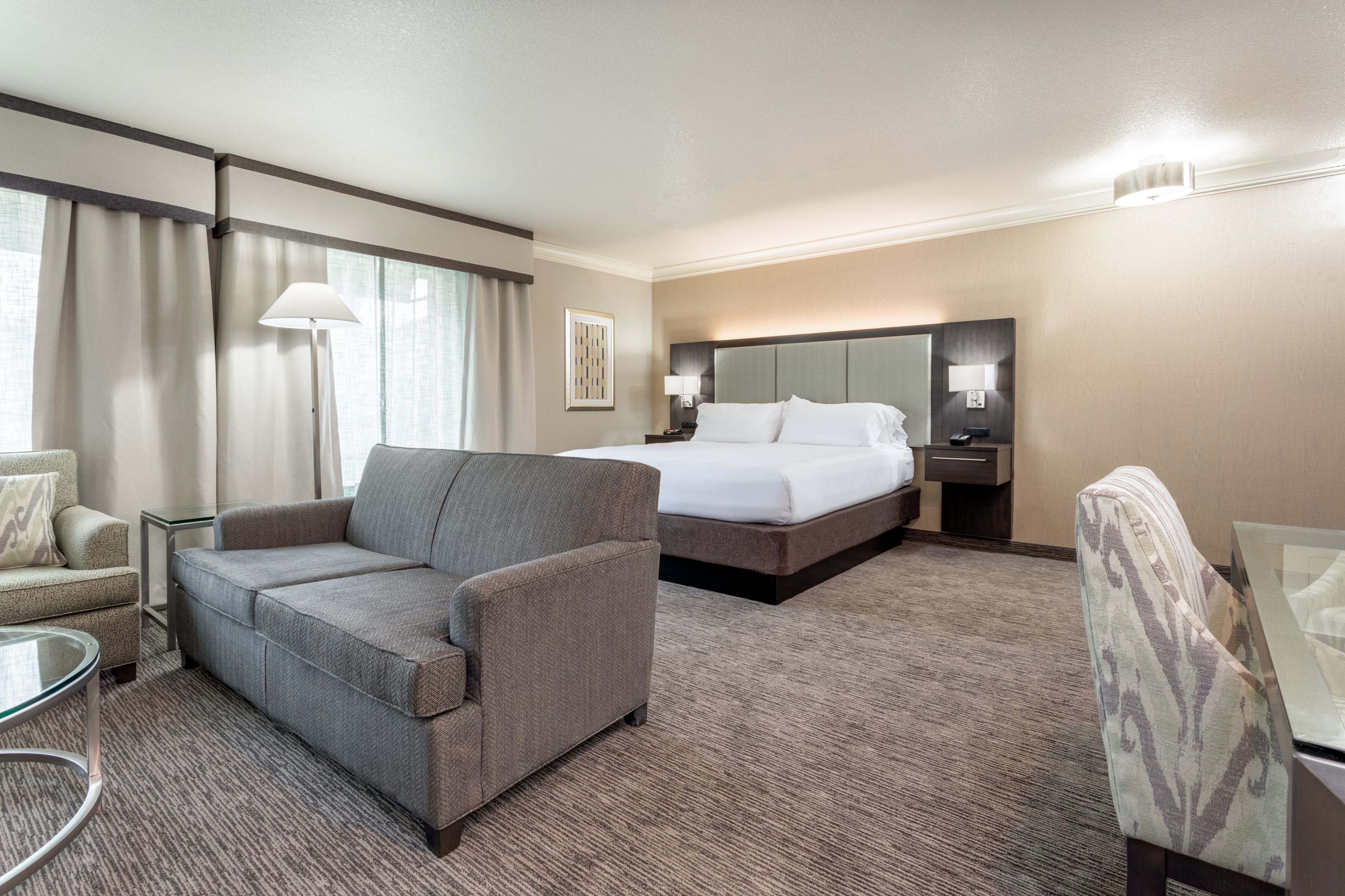 suite, 1 king bed (top floor) | 1 bedroom, desk, laptop workspace, blackout curtains