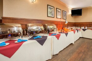 Daily buffet breakfast for a fee