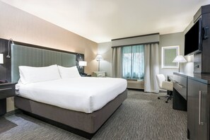 Skrivbord, arbetsyta för laptop och mörkläggningsgardiner