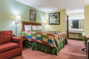 Deluxe Single Room, 1 King Bed, Non Smoking, Refrigerator & Microwave | Premium bedding, memory foam beds, individually decorated