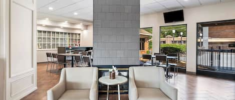 Ilmainen päivittäinen mannermainen aamiainen