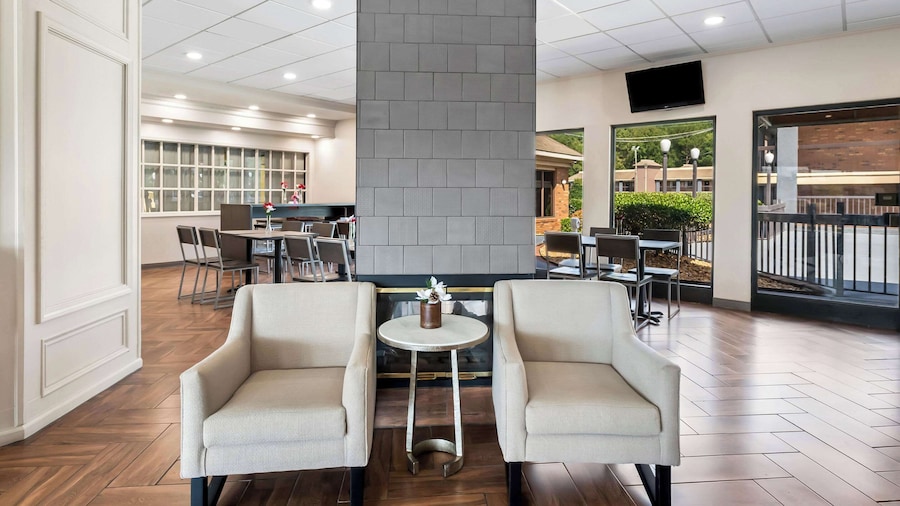 Quality Inn & Suites Fayetteville I-95