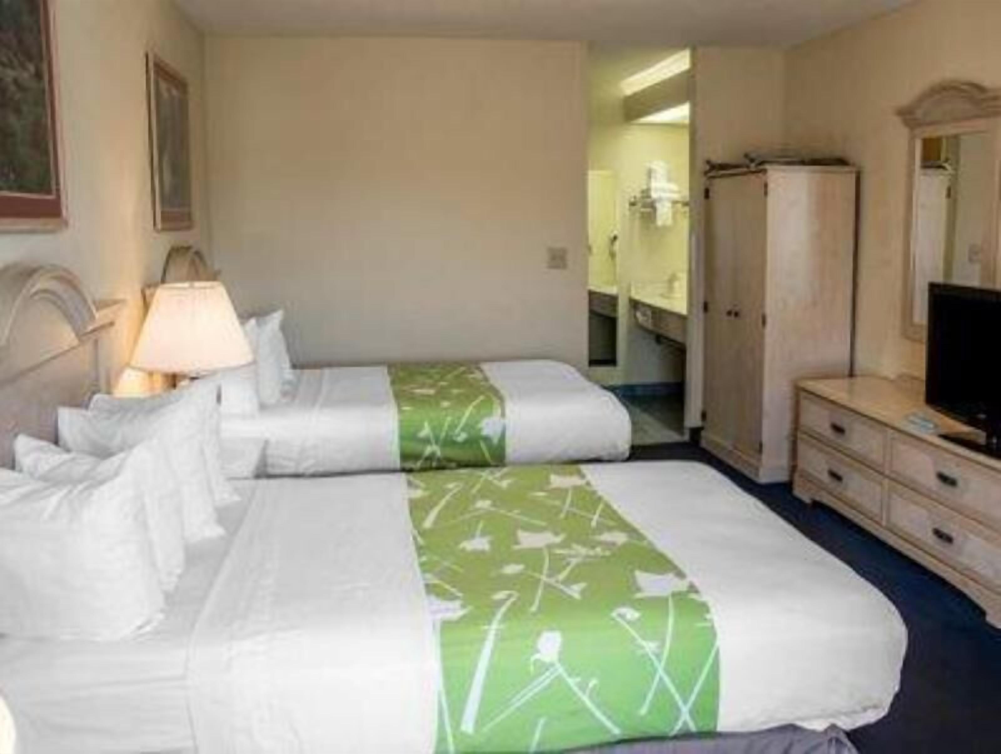 In-room safe, desk, iron/ironing board, free WiFi
