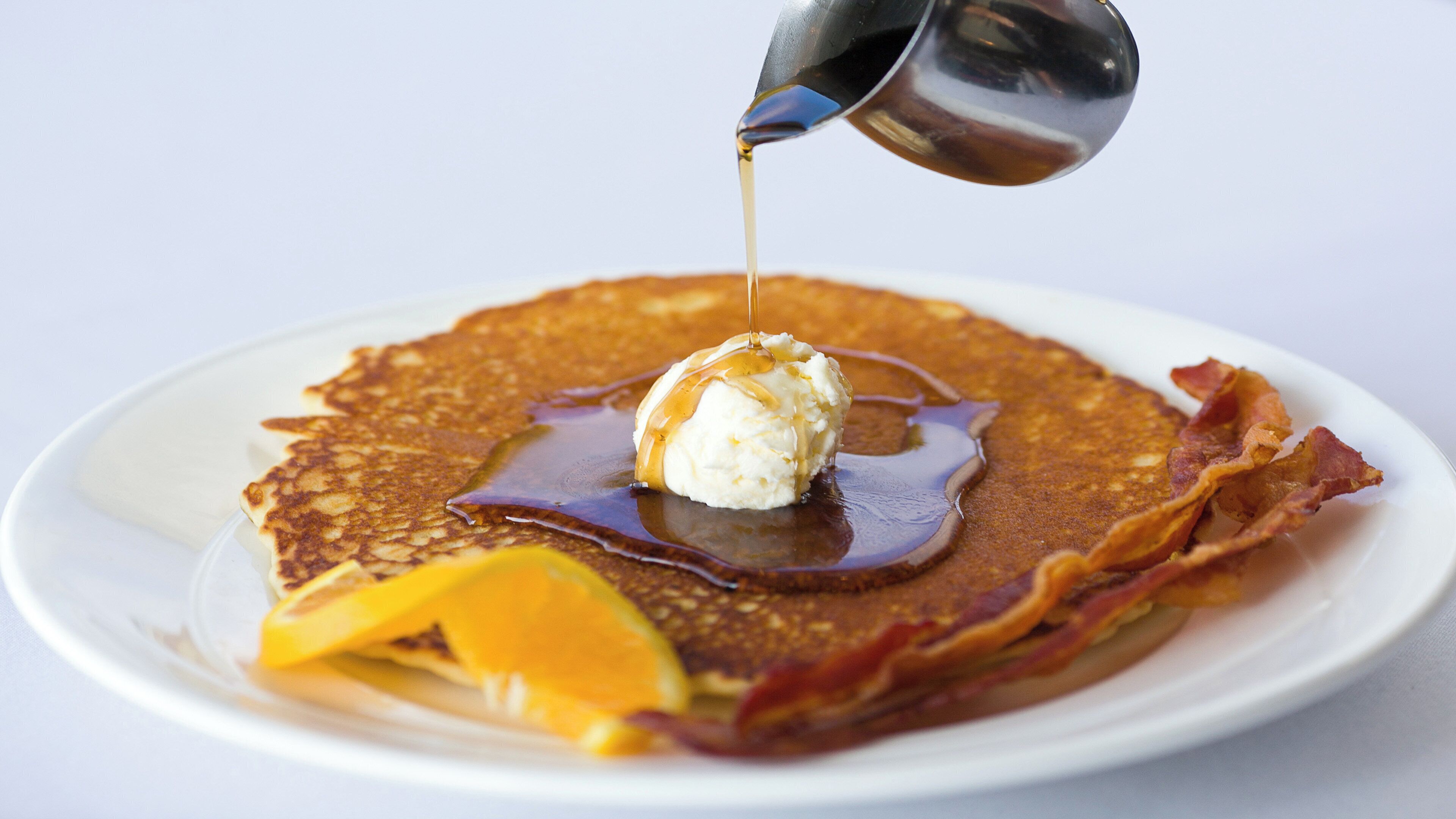 breakfast, lunch and dinner served