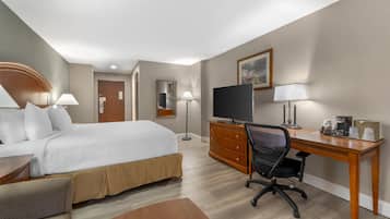Standard Room, 1 King Bed, Non Smoking, Kitchenette (with Sofabed) | Iron/ironing board, free cots/infant beds, rollaway beds, free WiFi