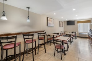 Free daily buffet breakfast