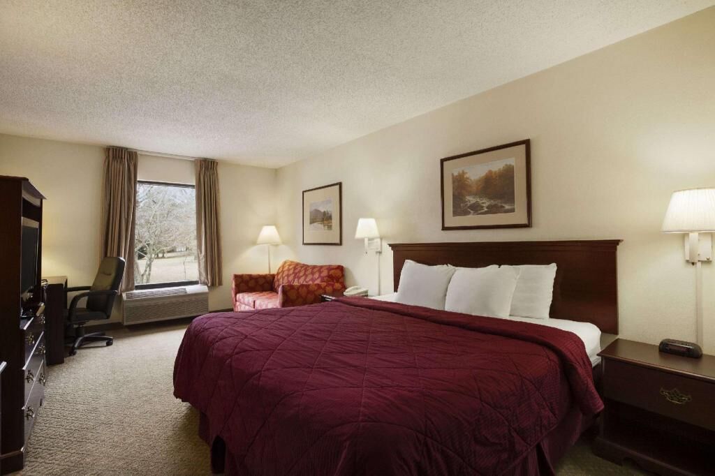 In-room safe, desk, blackout drapes, iron/ironing board