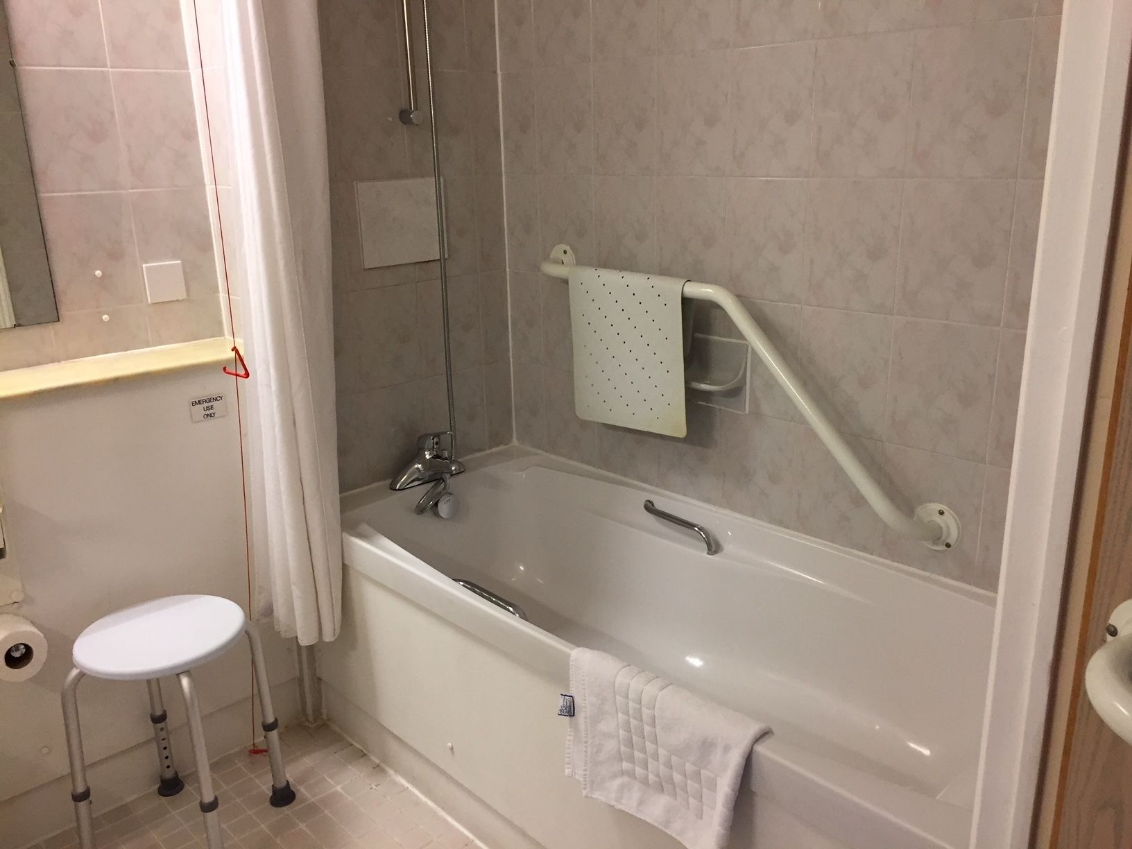 Combined shower/tub, deep soaking tub, free toiletries, hair dryer