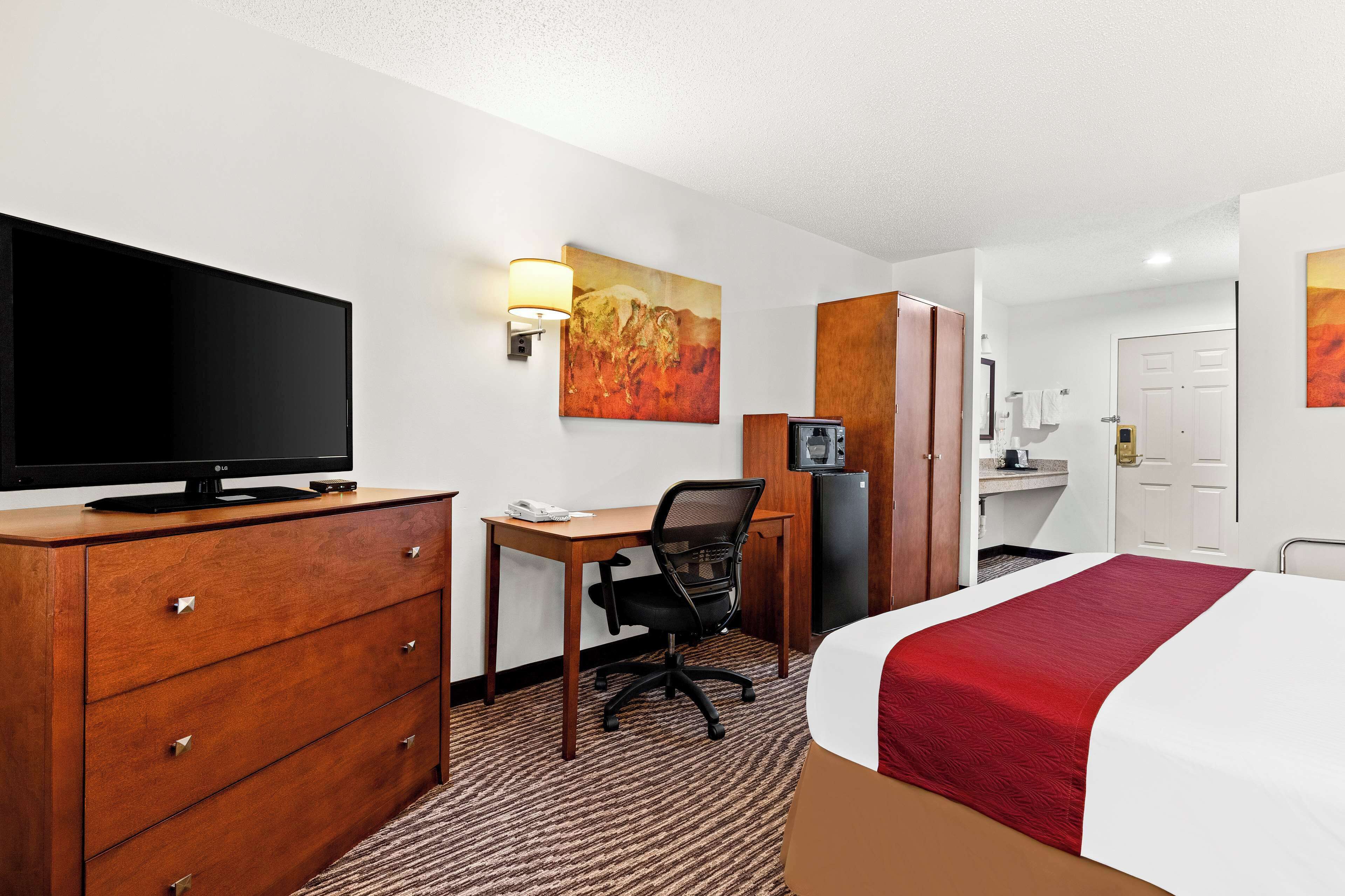 standard room, 1 king bed, accessible, non smoking (refrigerator & microwave) | desk, laptop workspace, iron/ironing board, free cots/infant beds