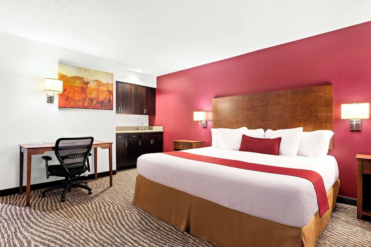 Skrivebord, skrivebord for bærbar PC og strykejern/-brett