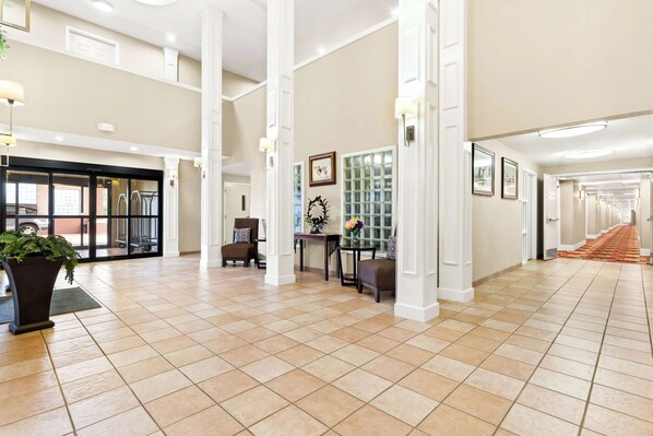 Lobby - Best Western Okmulgee (Okmulgee)