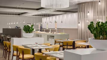 Petit déjeuner buffet servi tous les jours en supplément