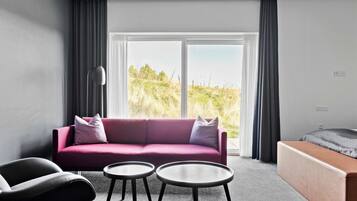 Chambre Premium, 1 trĂšs grand lit, non-fumeur, terrasse (Living Room;with Sofabed)