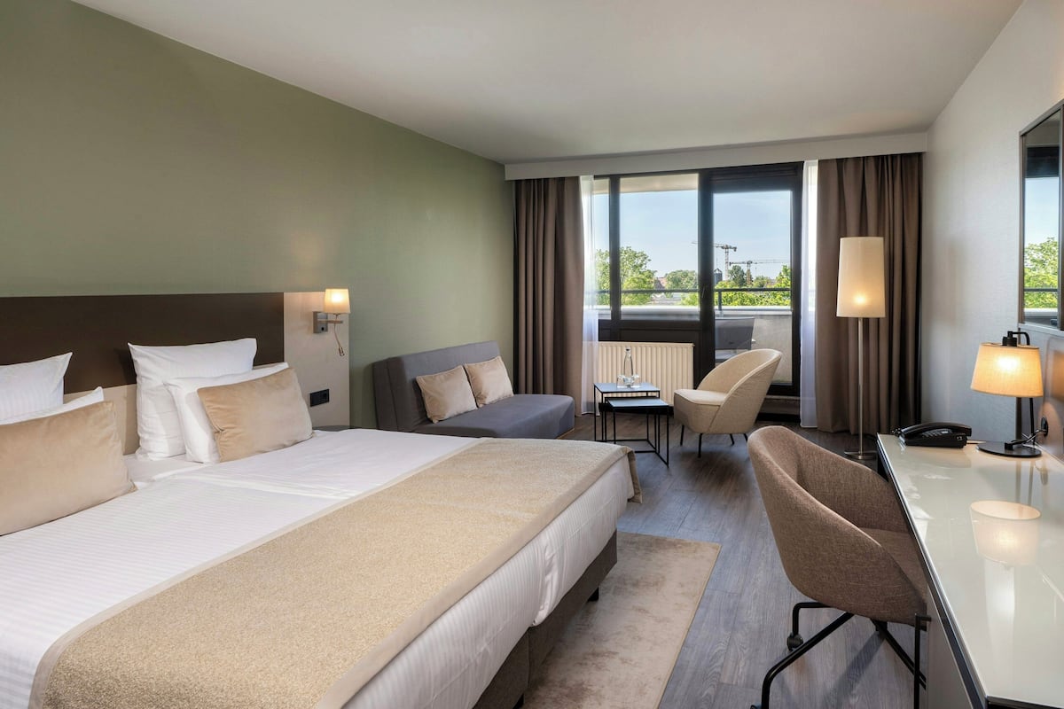 Chambre exĂ©cutive double | Minibar, bureau, systĂšme dâinsonorisation, fer et planche Ă repasser