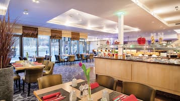 Desayuno buffet todos los días (con cargo)