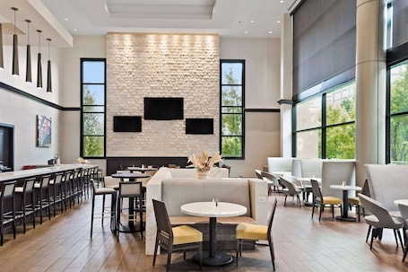 Breakfast, lunch, dinner served; southern cuisine . Wyndham Atlanta Buckhead Hotel & Conference Center