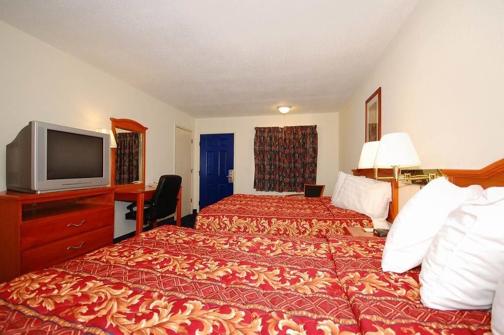 Days Inn by Wyndham KU Lawrence